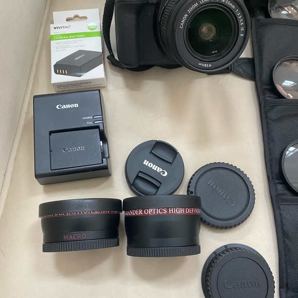 Canon EOS Rebel T6 DSLR Bundle with additional lenses, batteries and memory card - Picture 4 of 4